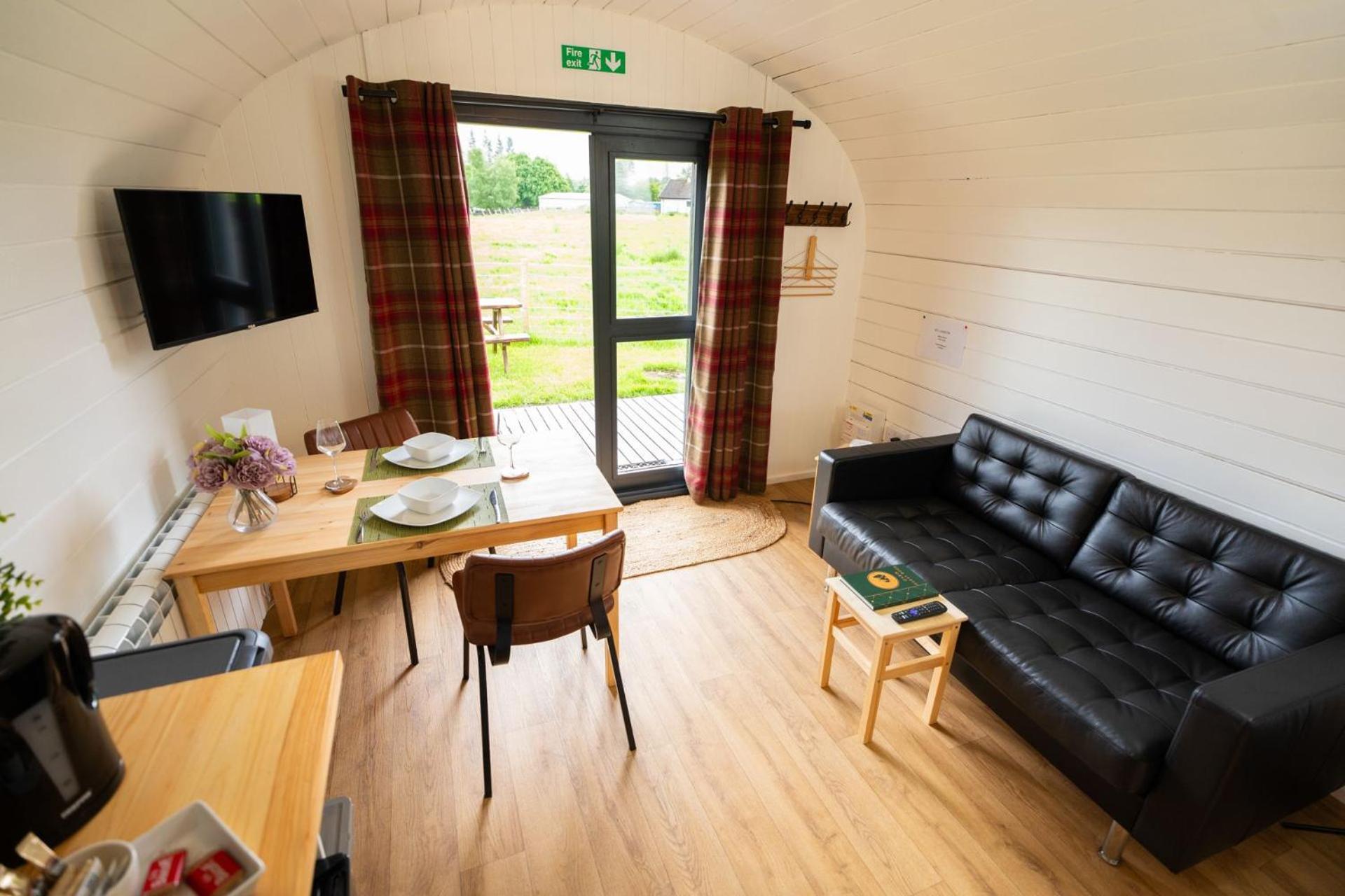 Ben Nevis Pod Villa Fort William Exterior photo
