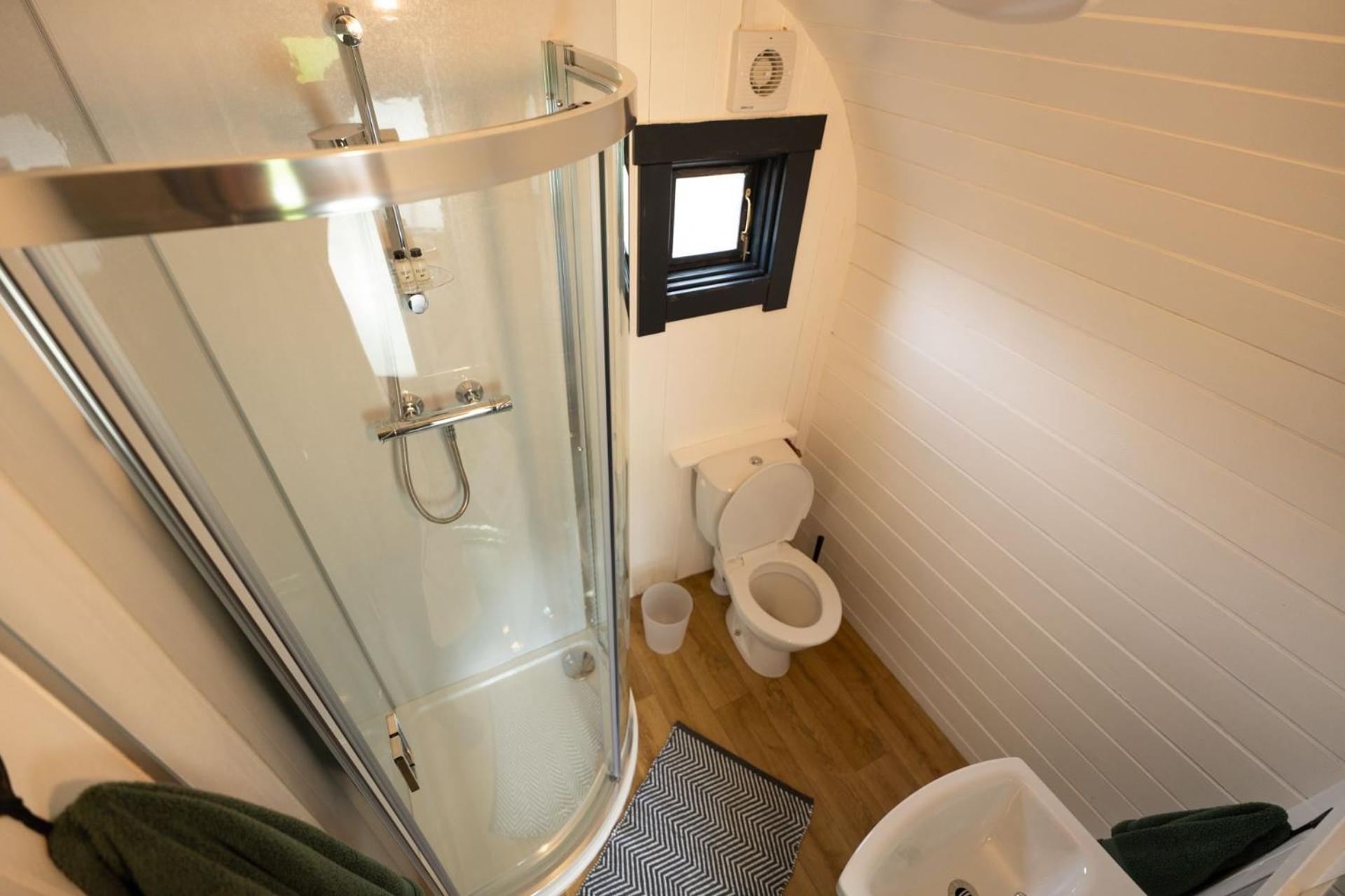 Ben Nevis Pod Villa Fort William Exterior photo